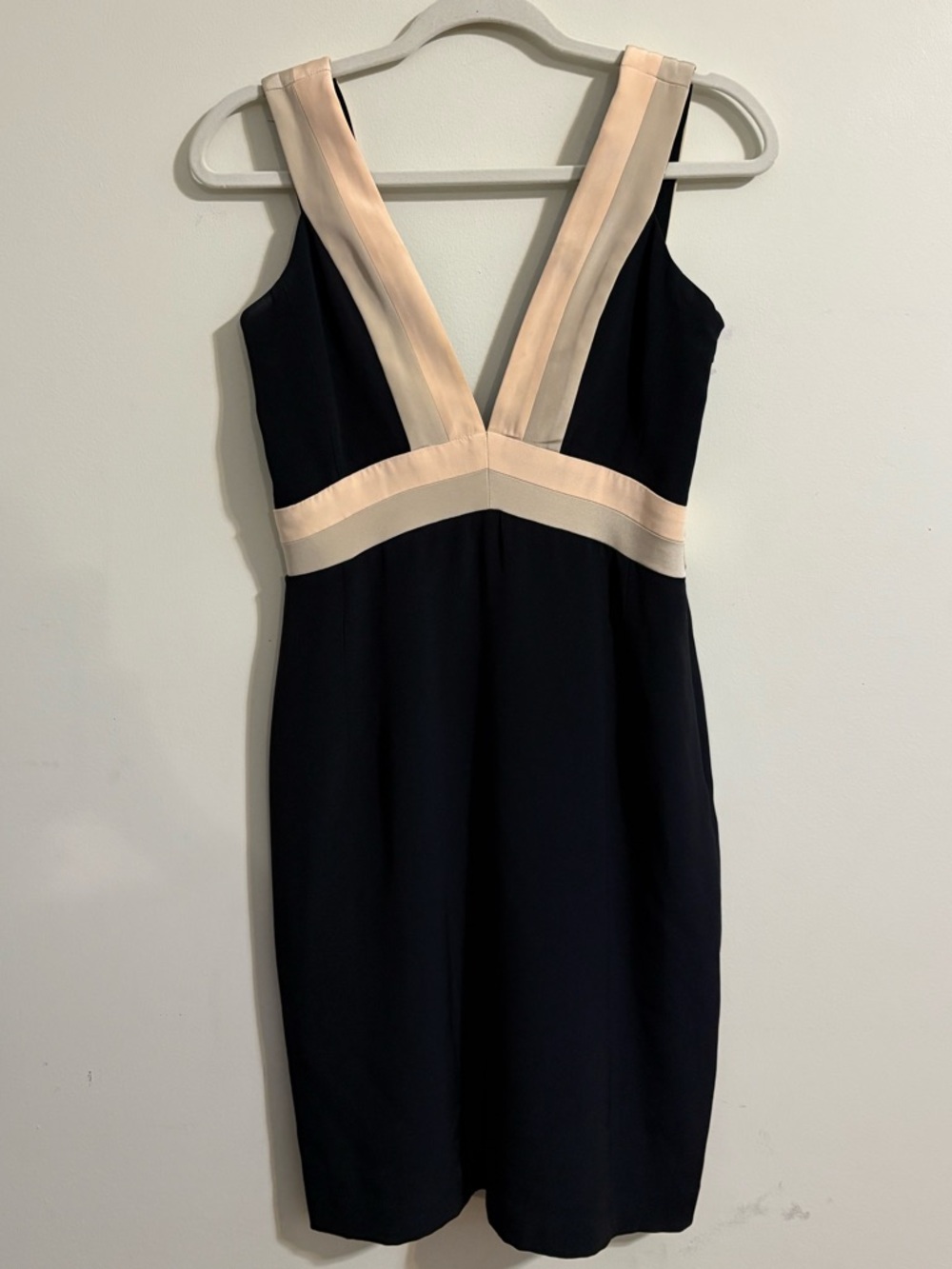 Abaete’ dress Black V-Neck Nude Trim sleeveless women’s SZ 6 side zip mini - Picture 2 of 9